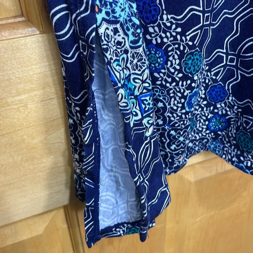 Gaiam blue floral v-neck athletic top size L - Picture 5 of 9